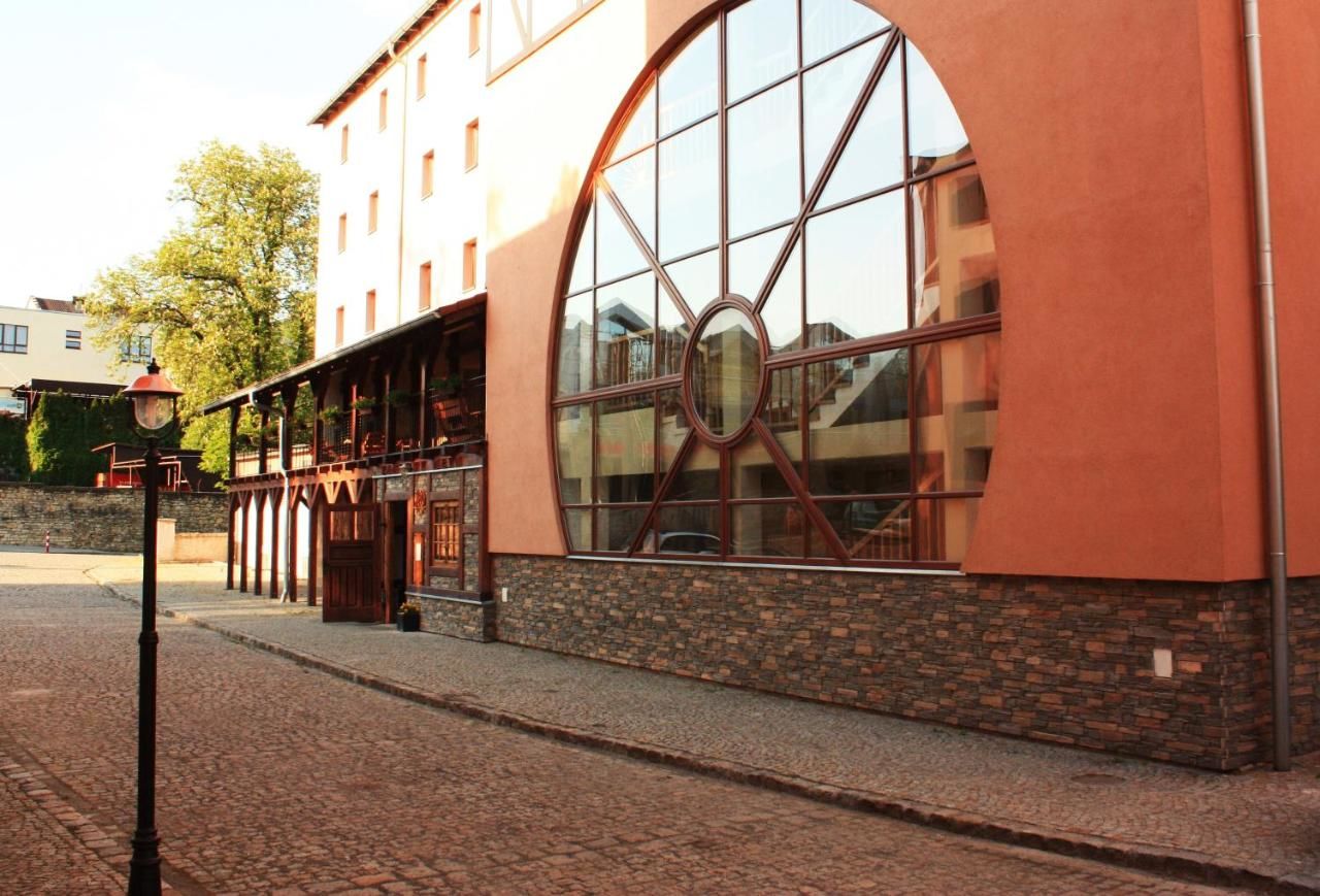 Отель Hotel Zamkowy Młyn Крапковице-19