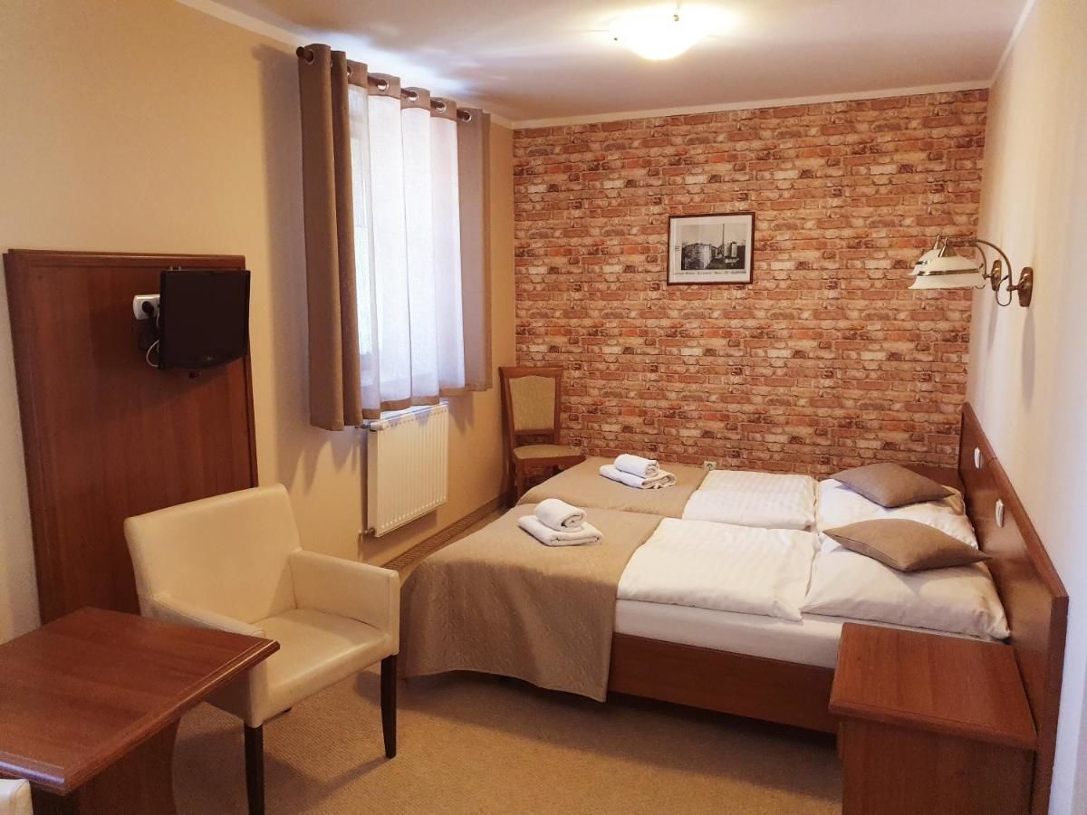Отель Hotel Zamkowy Młyn Крапковице