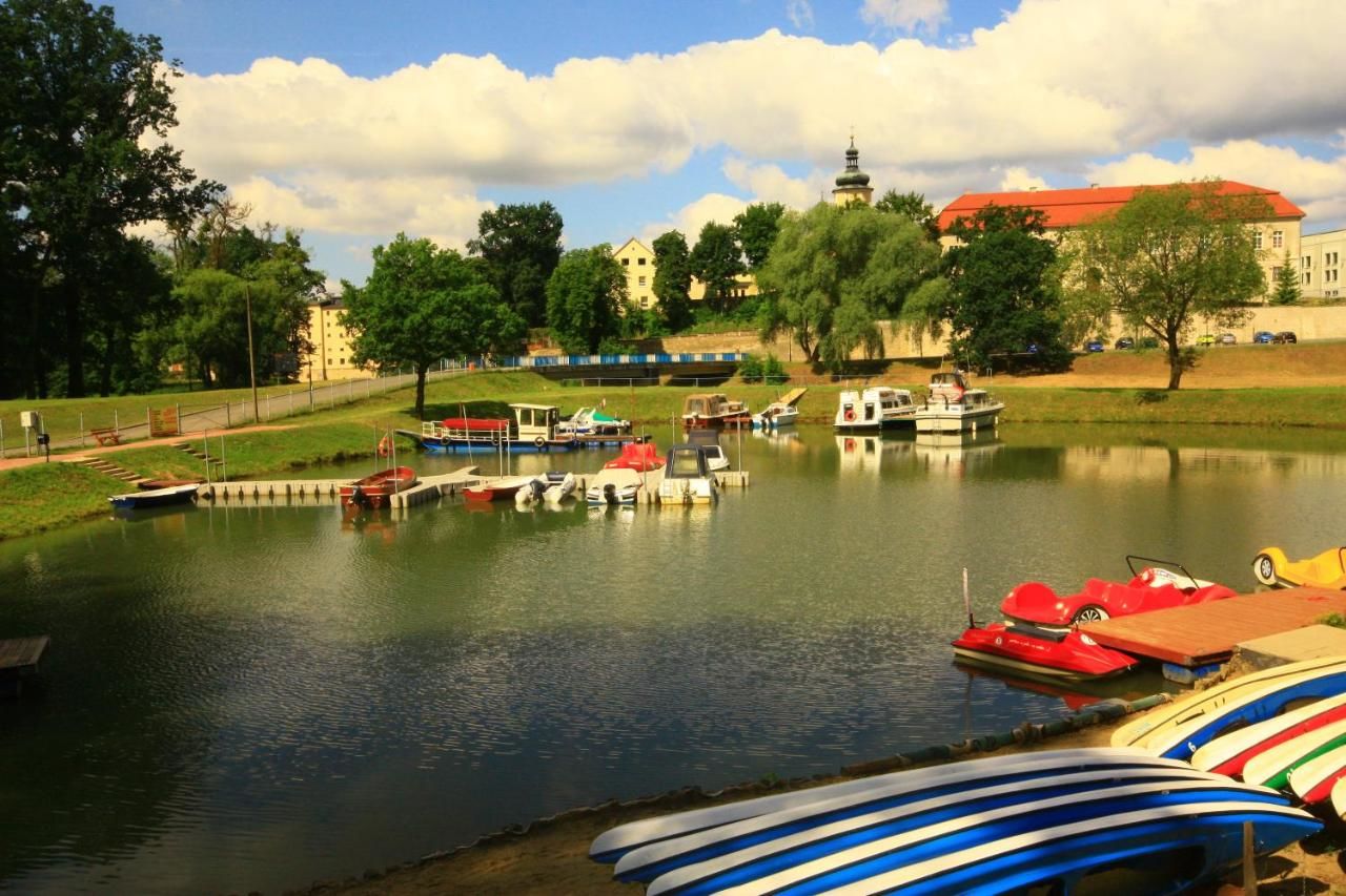 Отель Hotel Zamkowy Młyn Крапковице-25