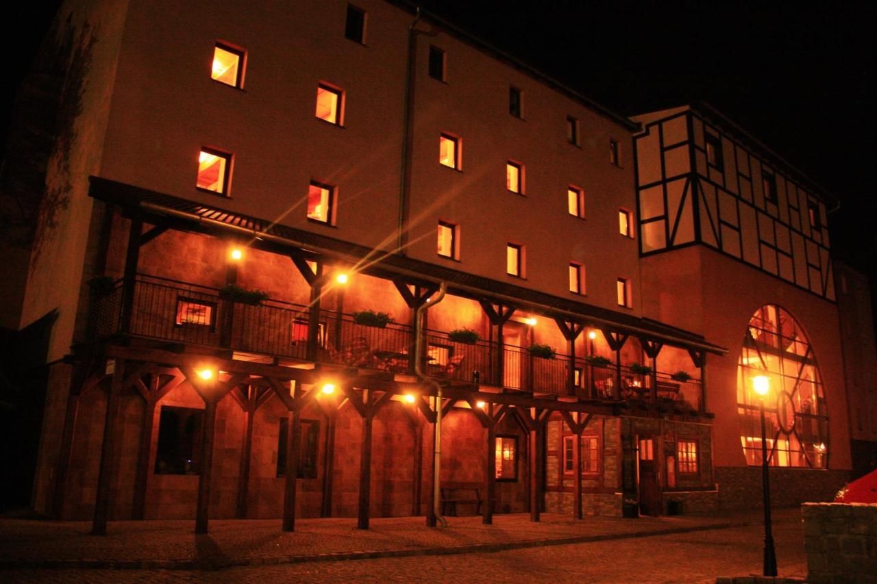 Отель Hotel Zamkowy Młyn Крапковице-44