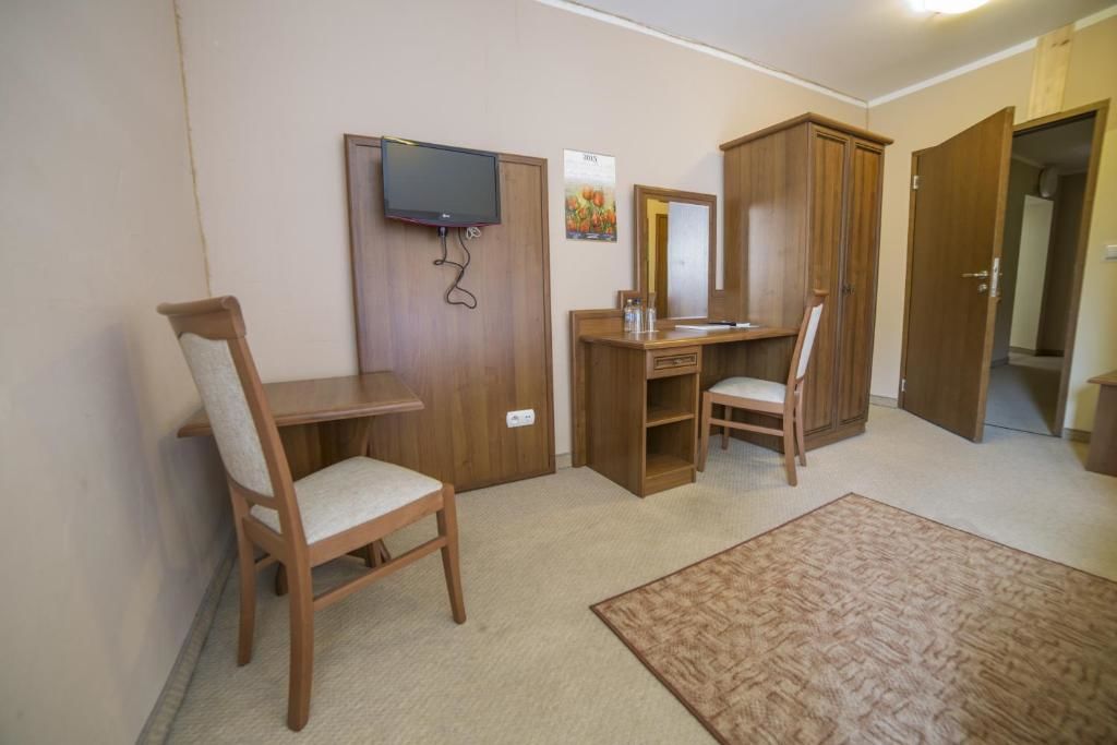 Отель Hotel Zamkowy Młyn Крапковице-45