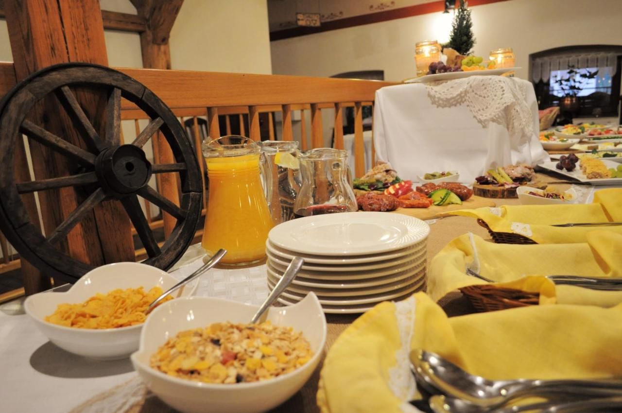 Отель Hotel Zamkowy Młyn Крапковице-11