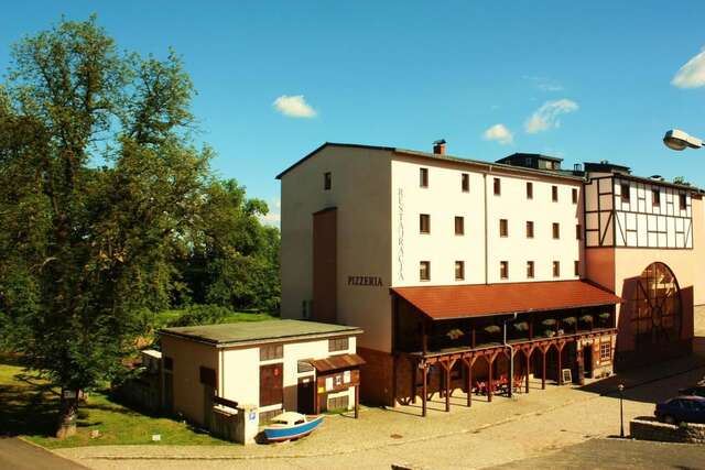 Отель Hotel Zamkowy Młyn Крапковице-17